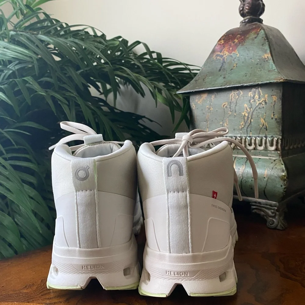 ON CLOUD Cloudroam Waterproof All Terrain Boots Light Grey Women's Size 7